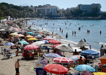 Kuşadası'nda sarı yaz hareketliliği