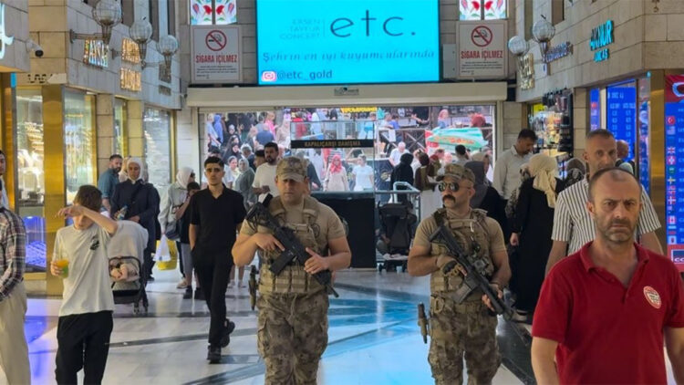 Suç örgütü üyeleri, kuyumcuyu tehdit edip 10 milyon avro haraç istedi