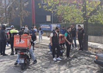 Kadıköy ve Pendik'te okul çevresinde denetim: 2 gözaltı