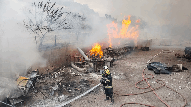 Kayseri'de mobilya fabrikasında yangın