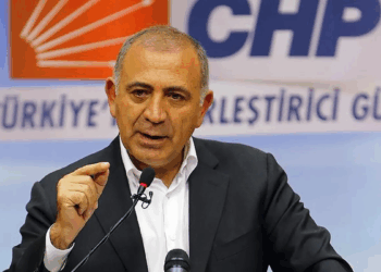 Kayyum olarak atanan Gürsel Tekin, CHP'den ihraç edildi