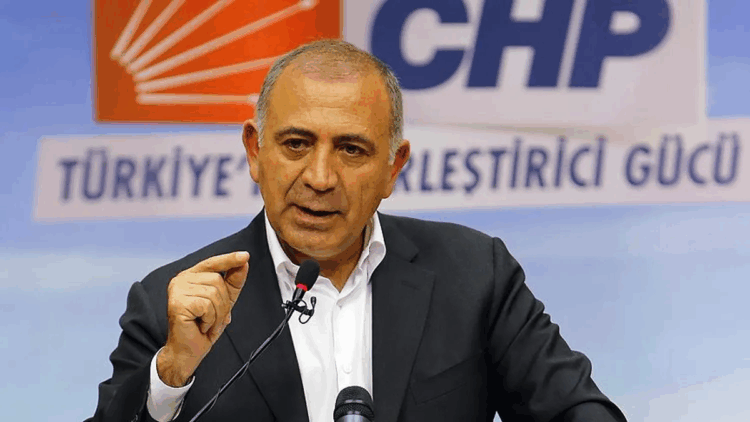 Kayyum olarak atanan Gürsel Tekin, CHP'den ihraç edildi