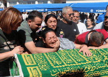 Kazada ölen cezaevi memurları, son yolculuklarına uğurlandı