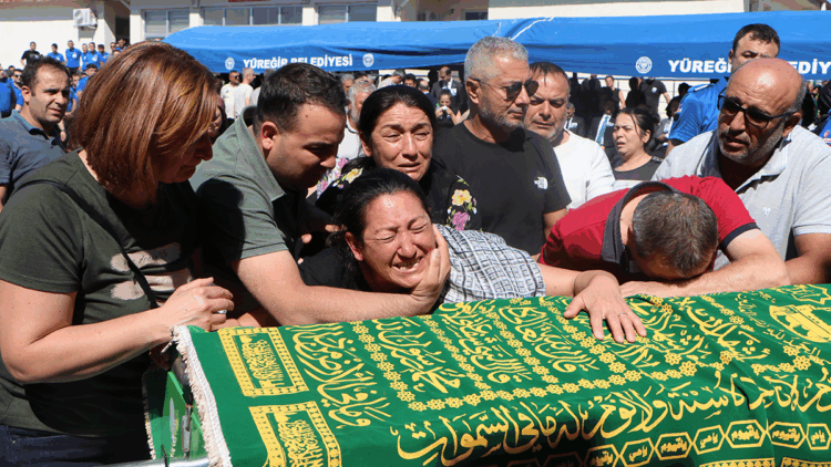 Kazada ölen cezaevi memurları, son yolculuklarına uğurlandı