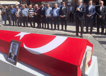 Kazada ölen eski belediye başkanı törenle toprağa verildi