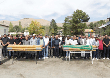 Kazada ölen ikizler, son yolculuğuna uğurlandı