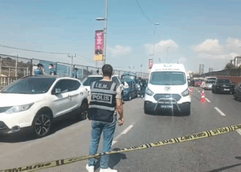 Küçükçekmece'de bir kişi otomobil içerisinde ölü bulundu