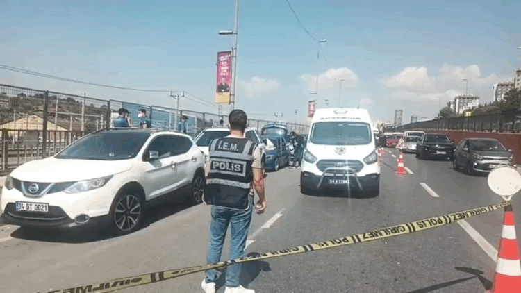 Küçükçekmece'de bir kişi otomobil içerisinde ölü bulundu