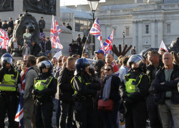 Londra'da göçmen karşıtı protesto: 26 polis yaralandı, 25 kişi gözaltında