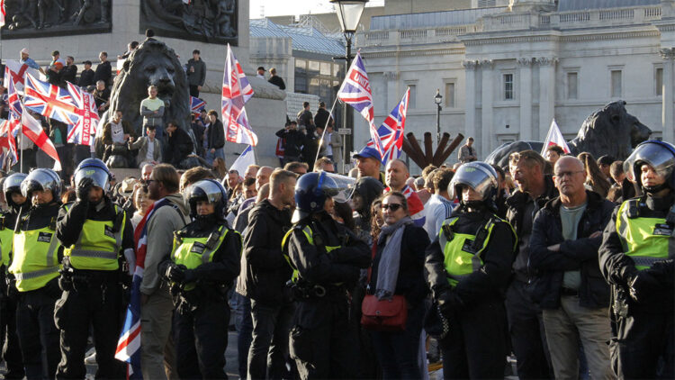 Londra'da göçmen karşıtı protesto: 26 polis yaralandı, 25 kişi gözaltında