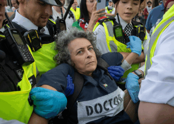Londra’da ‘Palestine Action’ grubuna destek eyleminde 890 gözaltı