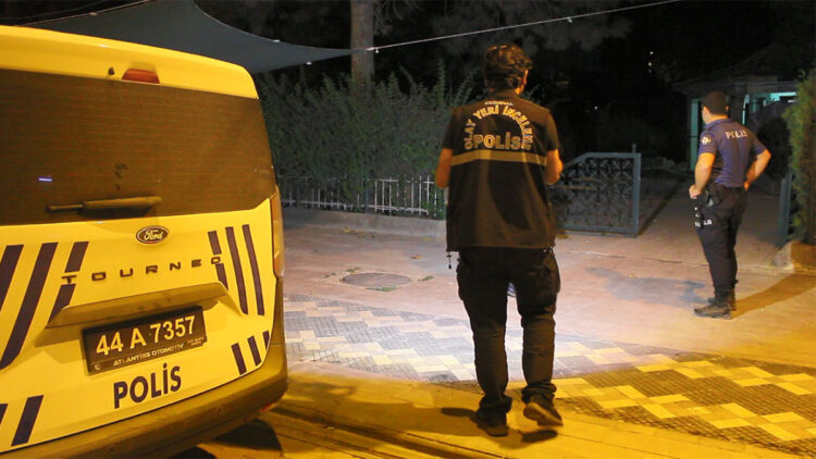 Cami avlusunda husumetli iki gurup arasında silahlı kavga