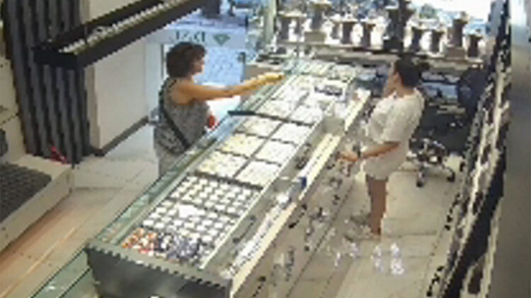 Mersin'de kuyumcularda sahte altın bozduran 4 şüpheli yakalandı