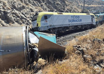 Malatya'da iki yük treni çarpıştı: 1 yaralı