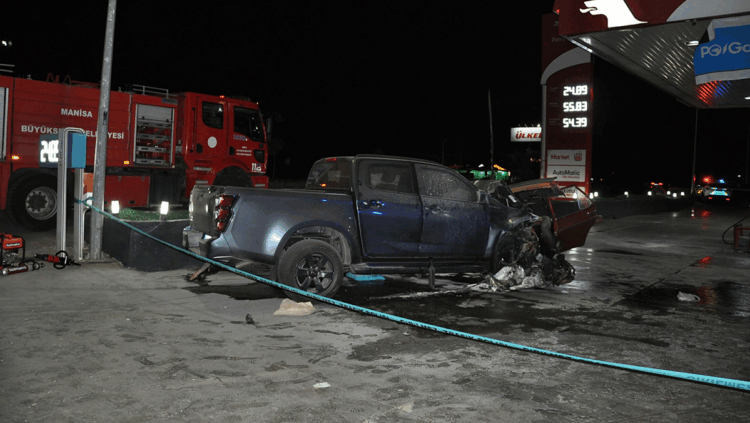 Manisa'da 5 kişinin öldüğü kaza kamerada