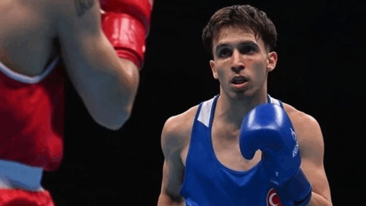 Milli boksör Samet Gümüş, çeyrek finalde elendi