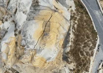 Nevşehir'in simge noktalarından Kadıkalesi’nden kaya parçası düştü