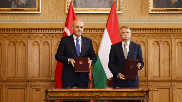 Numan Kurtulmuş, Macaristan Ulusal Meclisi Başkanı ile görüştü