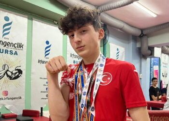 Berat Demir 15 yaşında dünya şampiyonu oldu