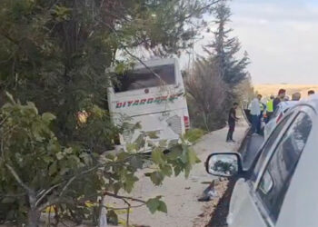 Adıyaman'da yolcu otobüsü ile çarpışan otomobilde bir aile yok oldu