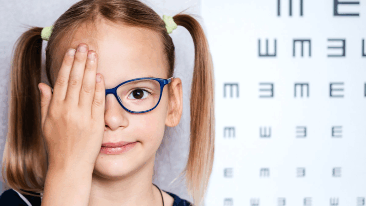 Okul çağındaki çocuklarda göz tembelliği başarıyı etkiliyor