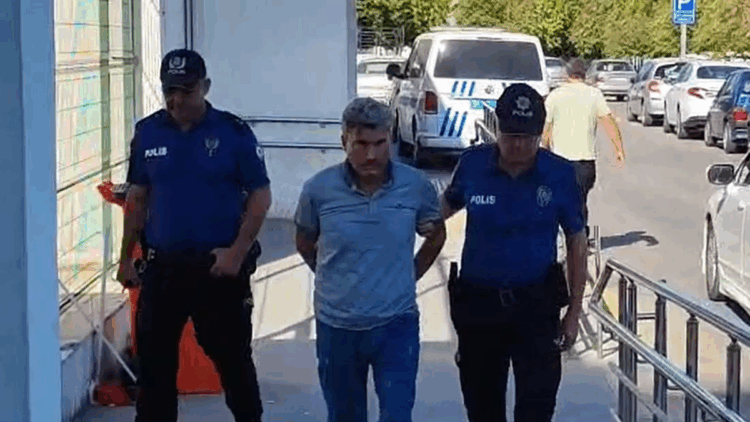 Otomobilin altında kalıp ölen Cumali ve ailesi taziye için Şanlıurfa’dan gelmiş