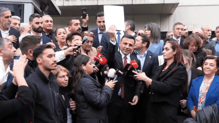 Özgür Çelik mazbatasını aldı