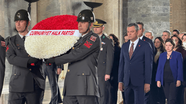 Özgür Özel ve YDK üyeleri, Anıtkabir'i ziyaret etti