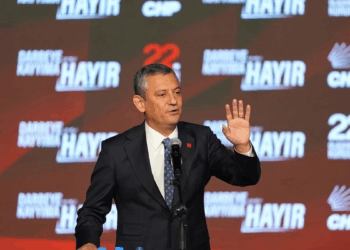 Özgür Özel yeniden CHP Genel Başkanı seçildi