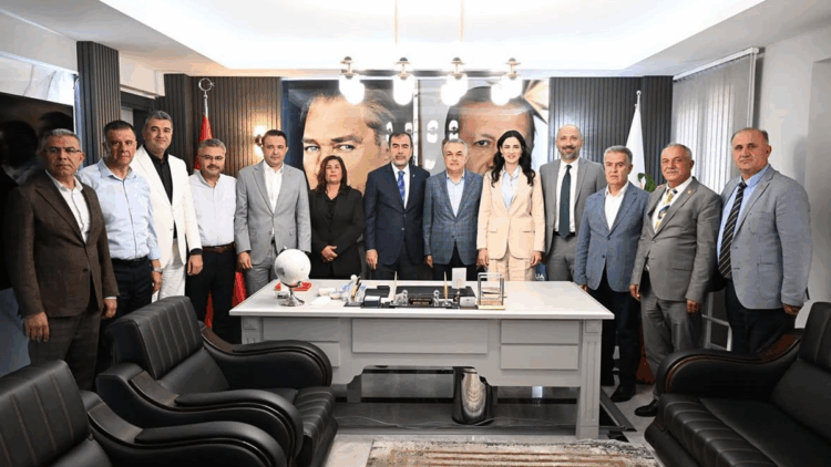 Özlem Çerçioğlu, AK Parti Aydın İl Başkanlığını ziyaret etti