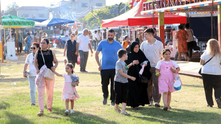 Pavli Panayırı'nda traktör römorklarında konaklıyorlar