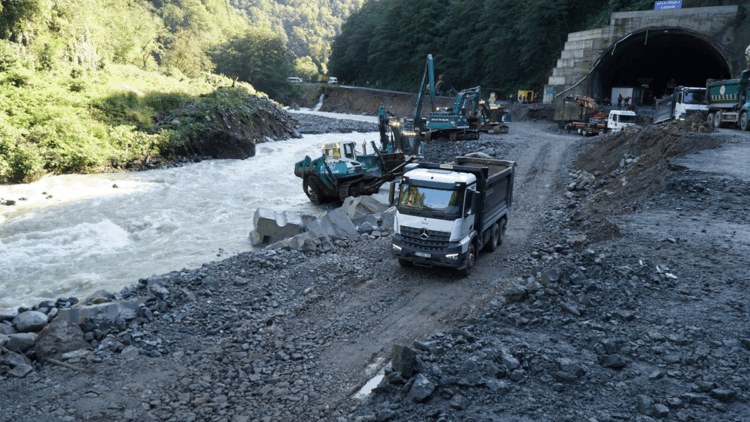 Rize'de selin yaraları sarılıyor