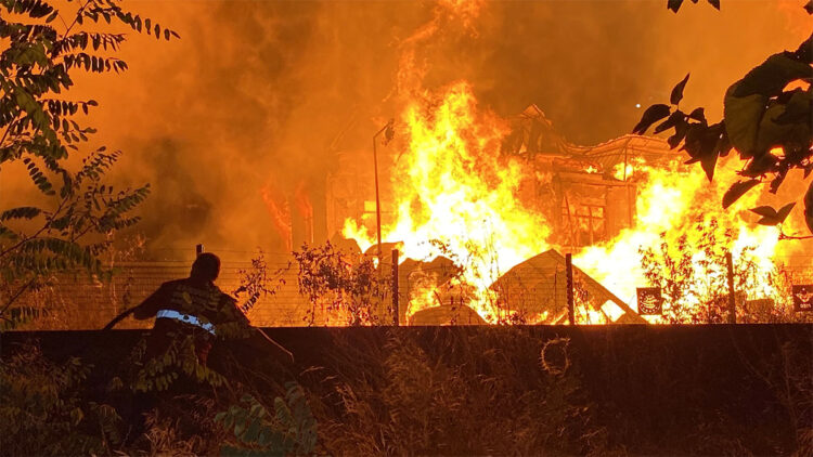 Samsun'da kereste fabrikasında yangın