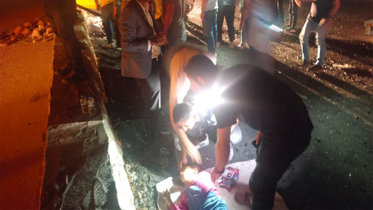 Şanlıurfa'da hafif ticari araçlar çarpıştı: 1 ölü, 5 yaralı