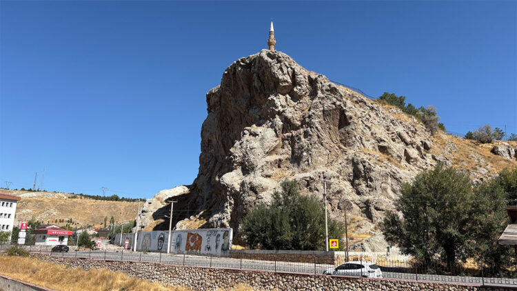 Yukarı Tekke Kayalıklarına 'duvarlı' önlem