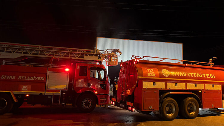 Sivas'ta ahşap üretim fabrikasında yangın