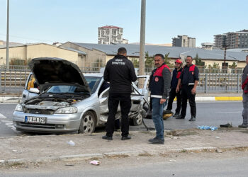 Sivas'ta iki otomobil çarpıştı: 1 ölü 3 yaralı