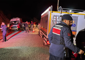 Sivas'ta otomobil uçuruma yuvarlandı: 4 ölü