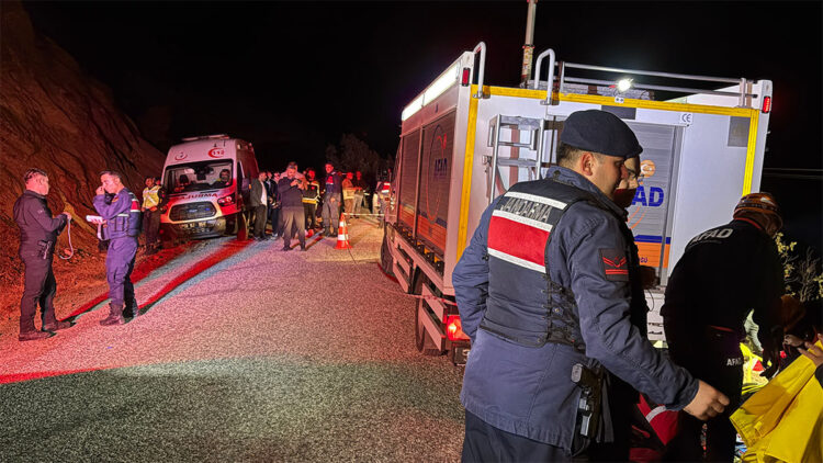 Sivas'ta otomobil uçuruma yuvarlandı: 4 ölü