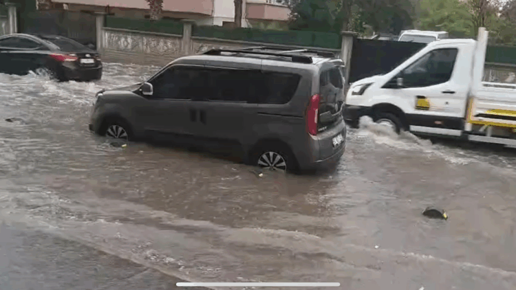 Sakarya'da sağanak yağış etkili oldu