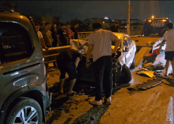 Sancaktepe'de 8 araçlık zincirleme trafik kazası: 1 yaralı