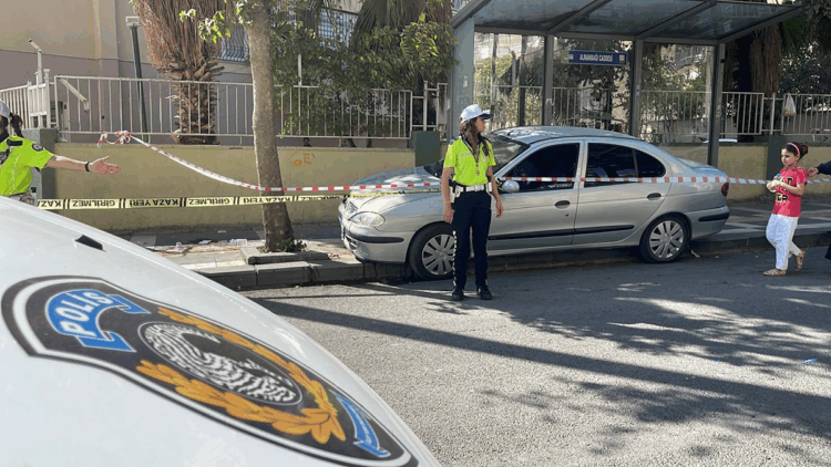 Şanlıurfa'da otomobil durağa daldı: 1 çocuk öldü, 3 yaralı