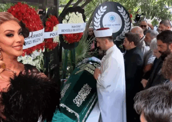 Şarkıcı Güllü son yolculuğuna uğurlandı