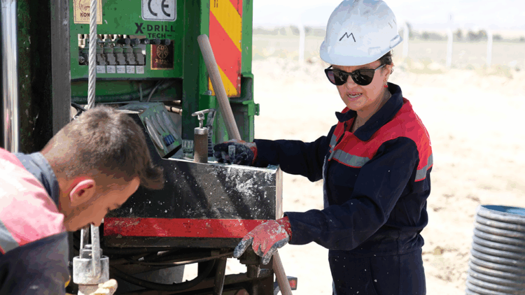 'Sen mi makine kullanacaksın' dediler, inat etti, sondör oldu