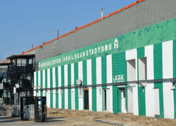 Serik Stadyumu'nda tadilat çalışması durdu