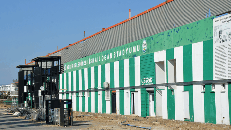 Serik Stadyumu'nda tadilat çalışması durdu