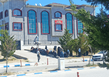 Silahlı saldırıda ölen anne ve 2 oğlunun cenazeleri ailelerine teslim edildi
