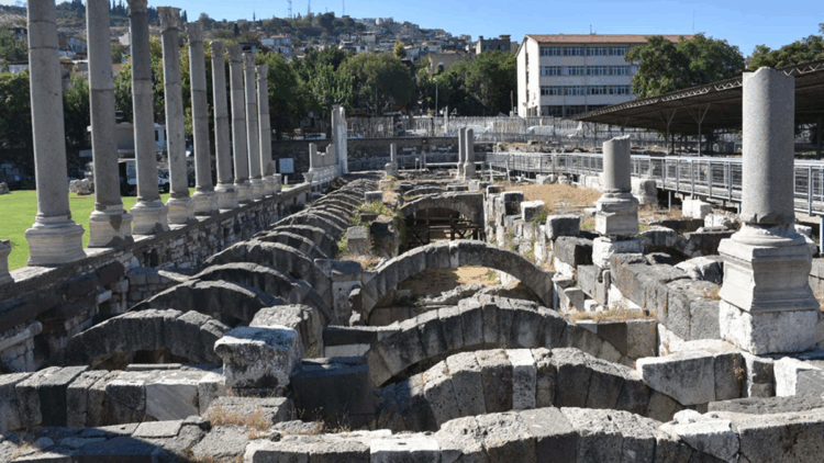 Smyrna Antik Kenti'nde tarihi objeler bulundu