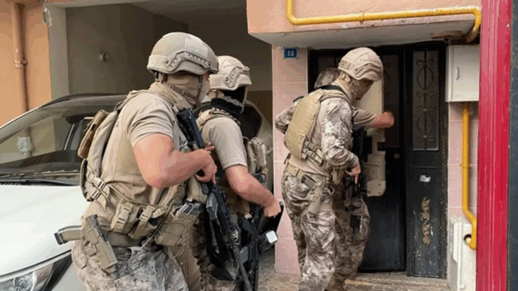 Son 1 haftada FETÖ operasyonlarında yakalanan 97 şüpheliden 16'sı tutuklandı