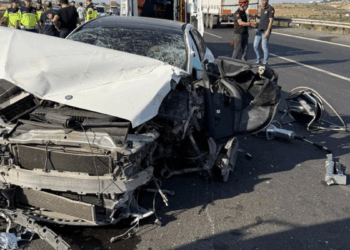 TIR'a arkadan çarpan otomobilin sürücüsü avukat öldü